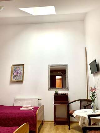 Мини-отель Guest House Kamienica Biala Казимеж-Дольны Двухместный номер с 1 кроватью и собственной ванной комнатой-5