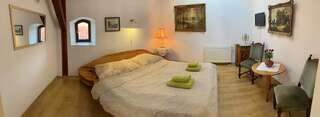 Мини-отель Guest House Kamienica Biala Казимеж-Дольны Двухместный номер с 1 кроватью и собственной ванной комнатой-11